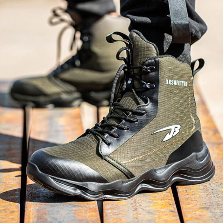 High-rise safety boots for men with a green mesh structure and black reinforcements.