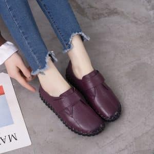 Comfortable shoes in burgundy leather with velcro, suitable for women's orthopedic needs.