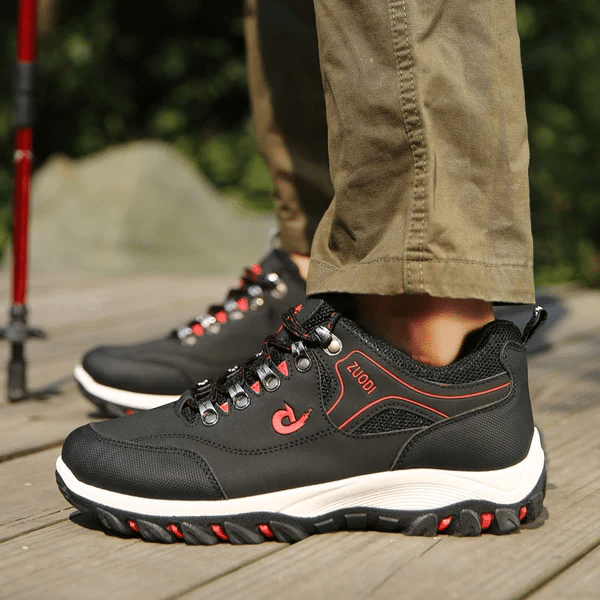 Comfortable men's shoes with laces and a thick sole, ideal for wide feet.