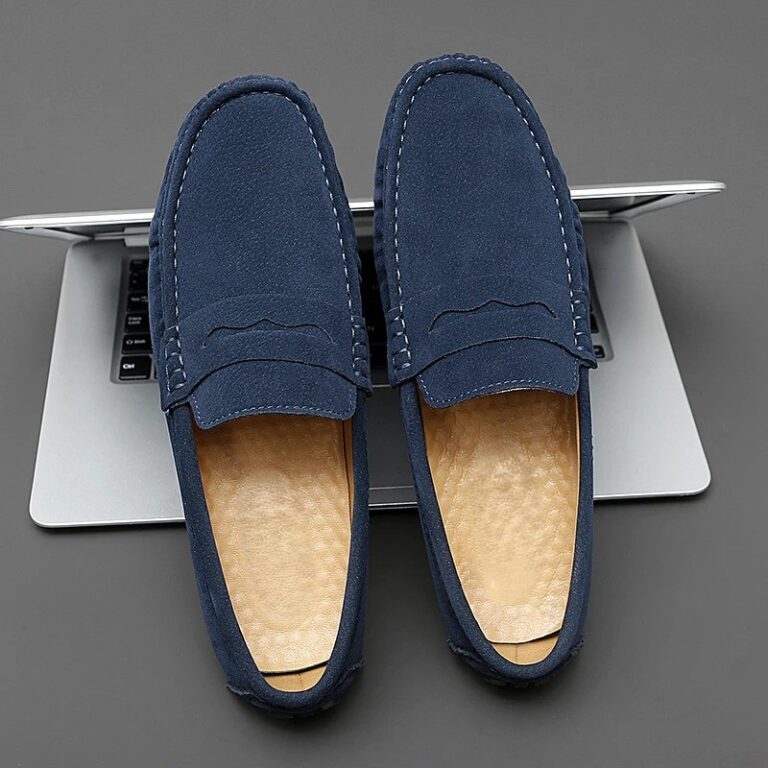Orthopedic shoes for men with navy blue rubber soles.