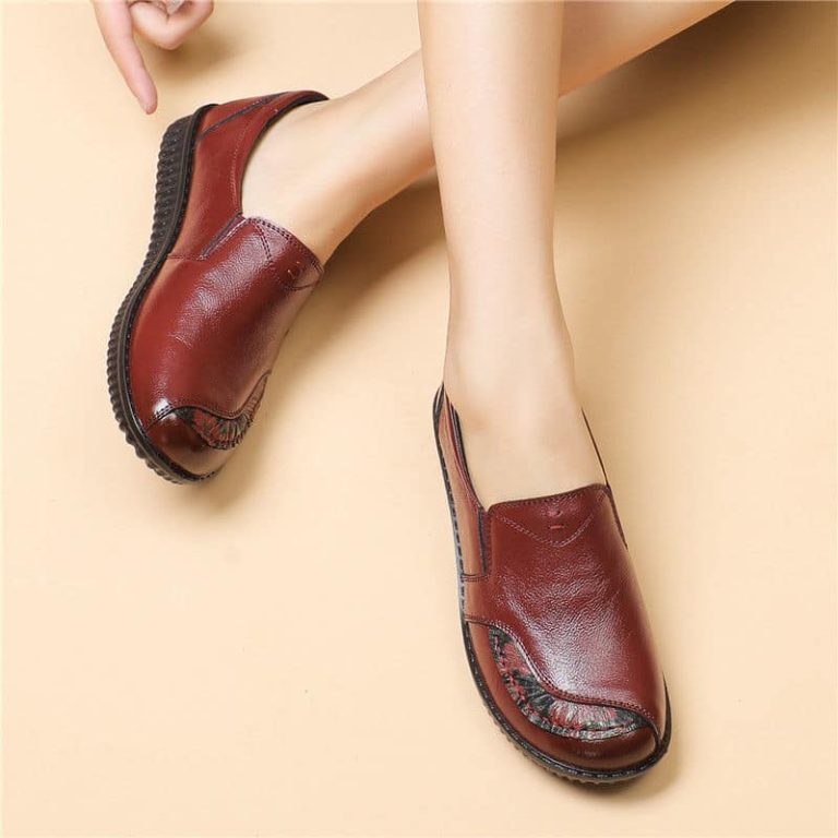 Women's loafers for wide feet in burgundy red leather with interior floral details.