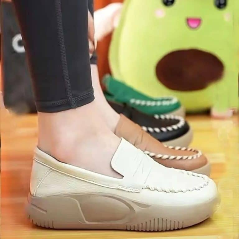 Orthopedic platform shoe for women in white leather with elastic.