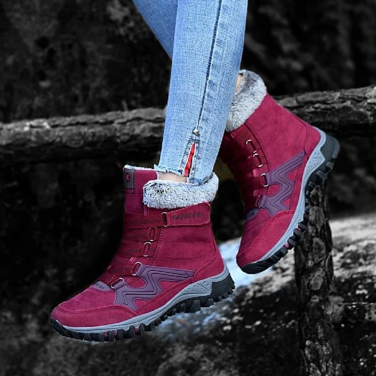 Ankle boots in dark pink for women with faux fur trim.