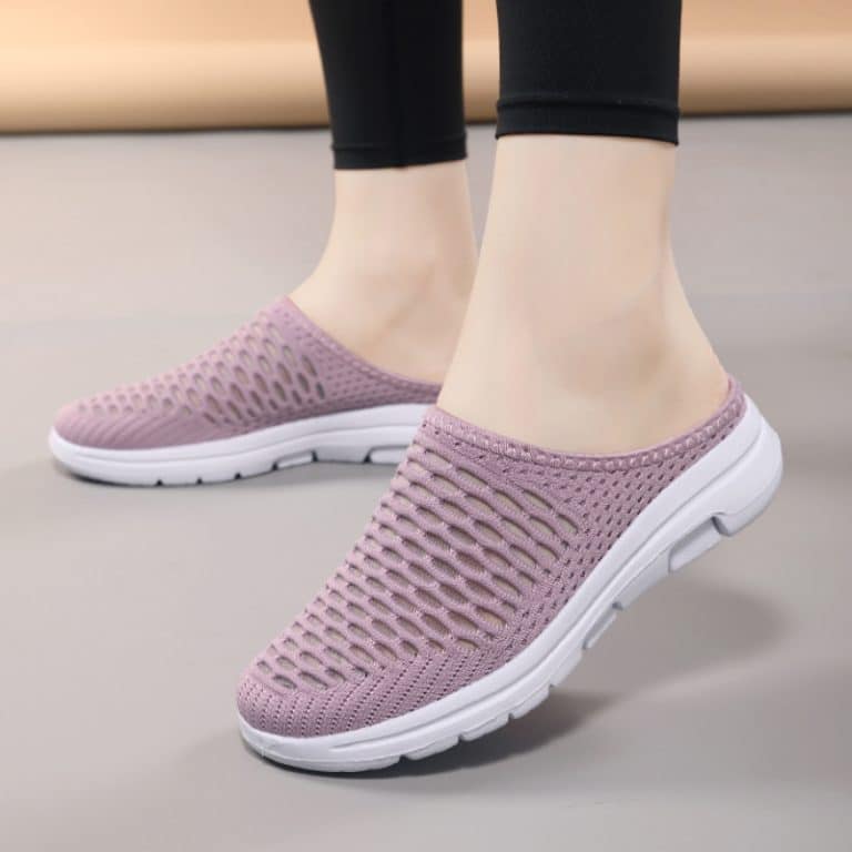 Orthopedic slippers for women in breathable mesh, lilac color.