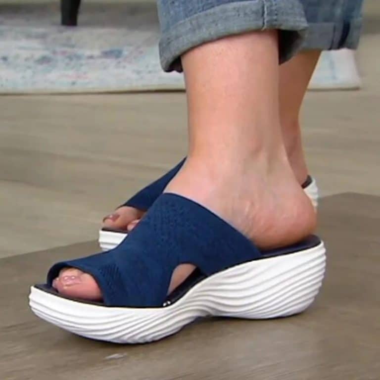 Blue orthopedic mules worn, accentuating the white sole and the breathable mesh.