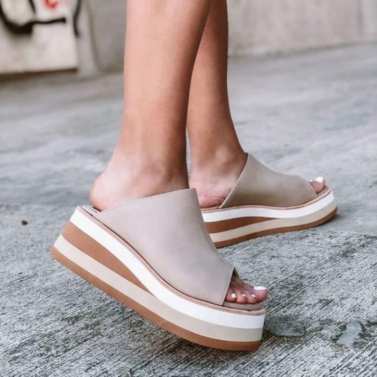 Wedge sandals in beige leather for women, orthopedic style, with brown and white striped sole.