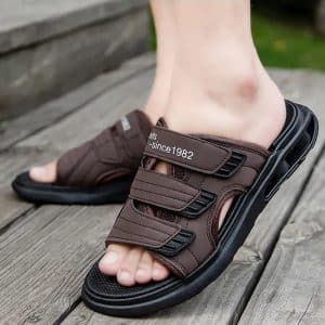 Soft indoor sandals for men with velcro closure and black ergonomic sole.